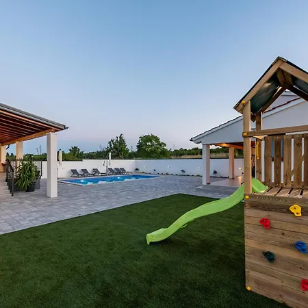 Chivas Zadarvillas Donje Rastane