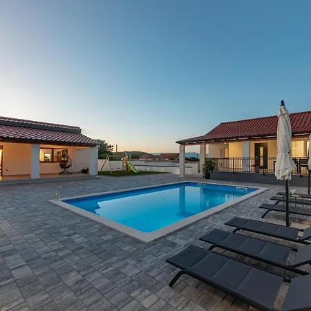 Chivas Zadarvillas Donje Rastane